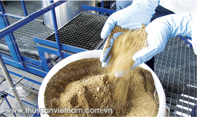 Photpho từ xương cá bổ sung vào thức ăn cho cá